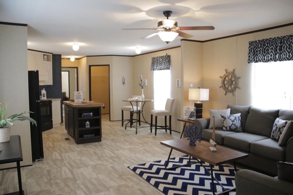 Whitehouse Apartment: 602 W Main St
