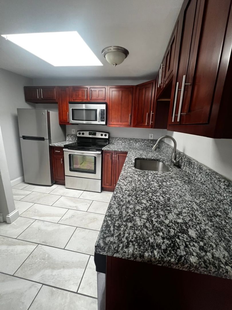 Baltimore Apartment: 825 N Charles Street