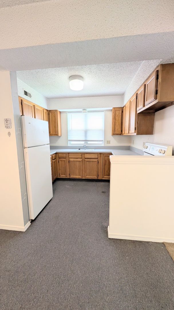 Hutchinson Apartment: 1704 E 24th Ave
