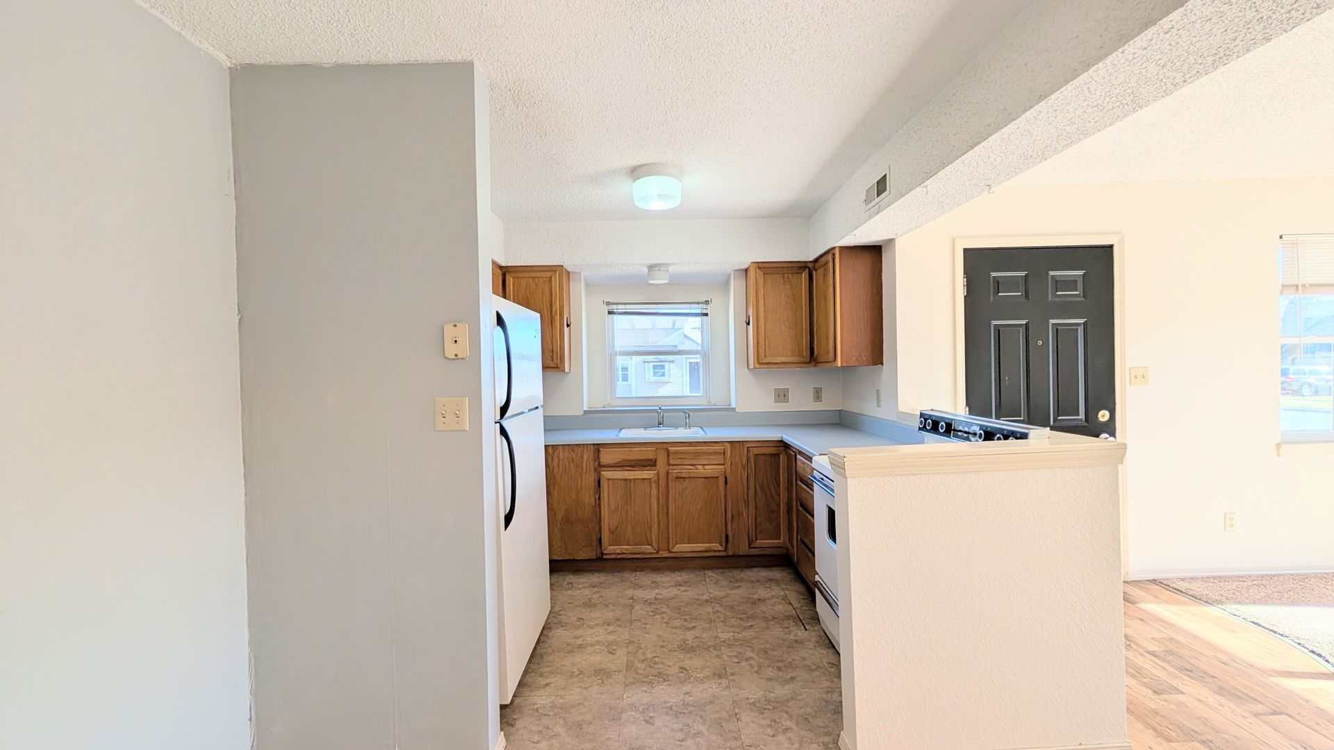 Hutchinson Apartment: 1704 E 24th Ave