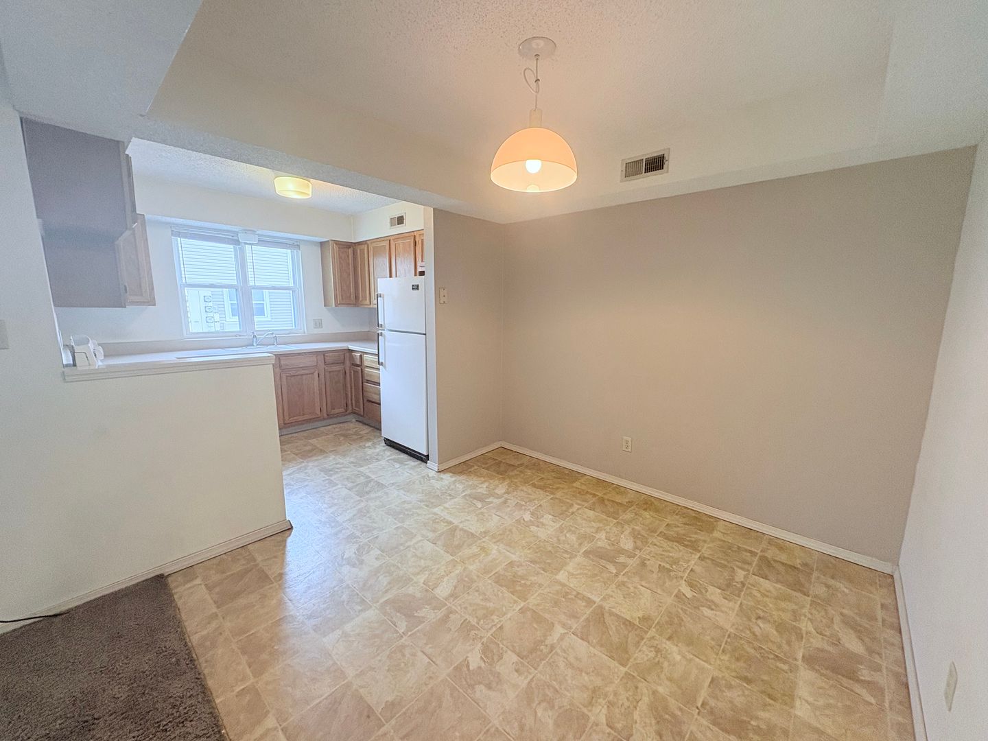 Hutchinson Apartment: 1708 E 24th Ave