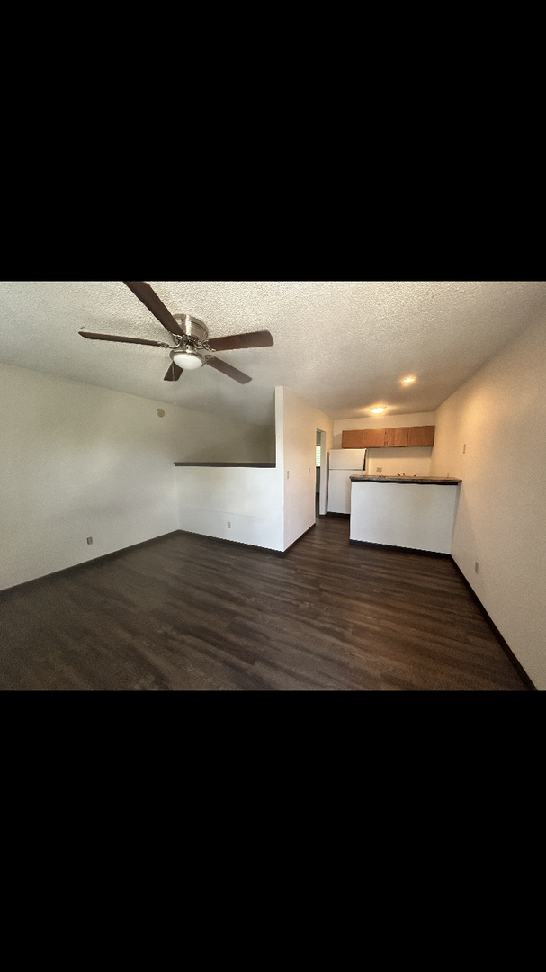 Hutchinson Apartment: 902 E 11th Ave