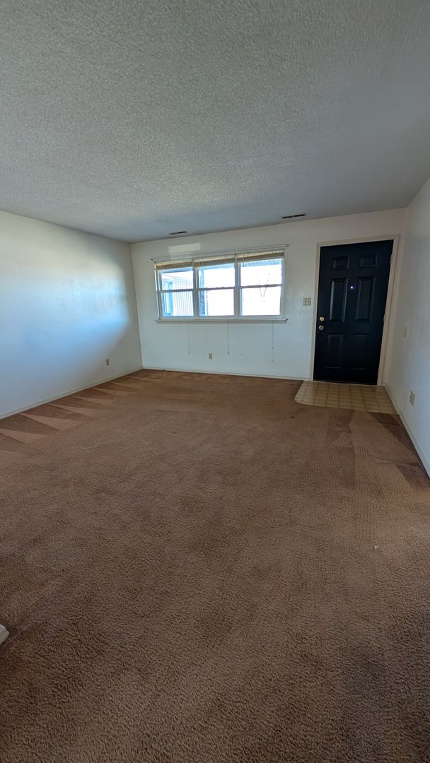 Hutchinson Apartment: 1701 E 24th Ave