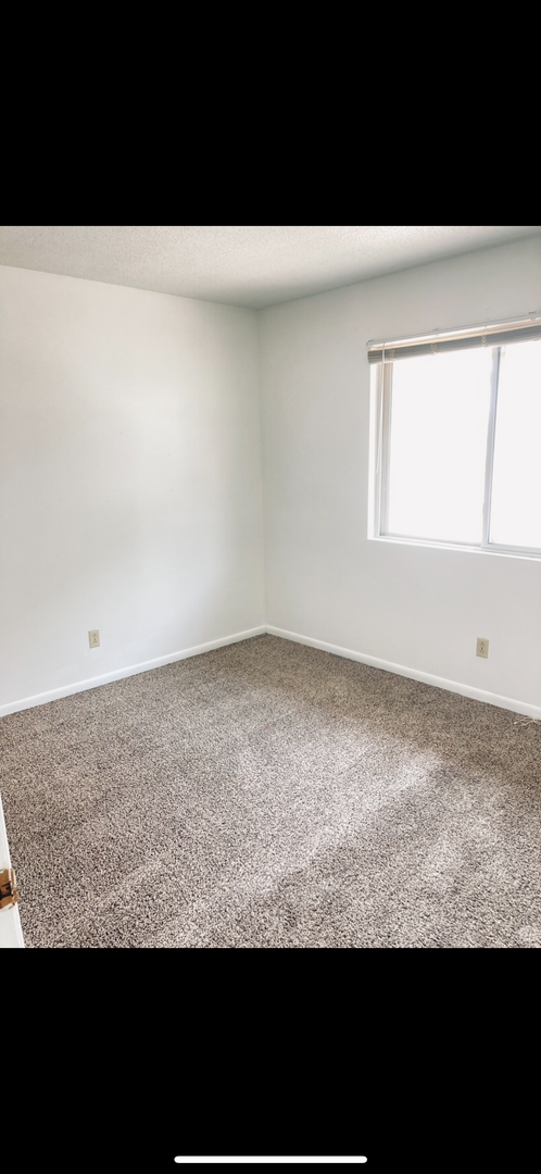 South Hutchinson Apartment: 103 E 7th Ave