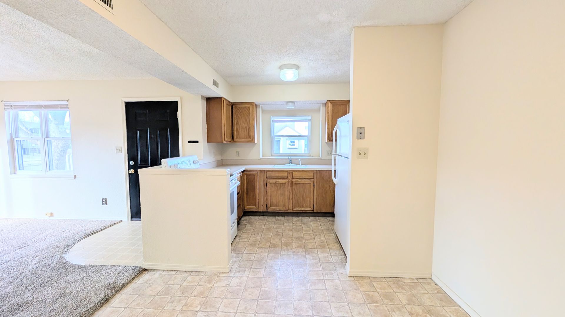 Hutchinson Apartment: 1708 E 24th Ave