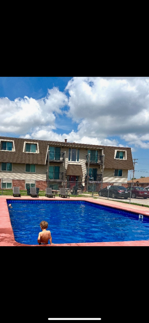 South Hutchinson Apartment: 103 E 7th Ave