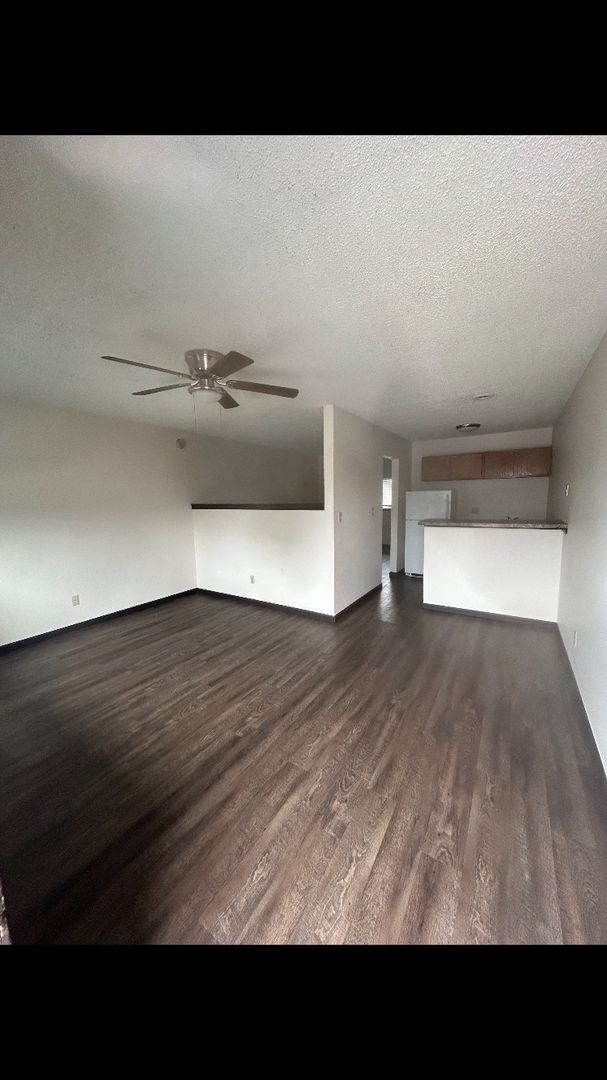 Hutchinson Apartment: 900 E 11th Ave