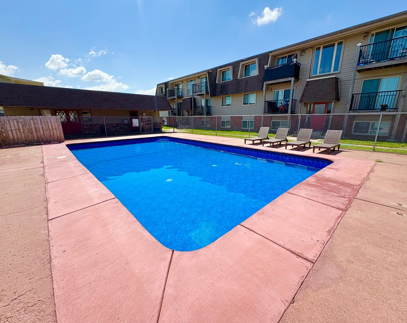 South Hutchinson Apartment: 103 E 7th Ave
