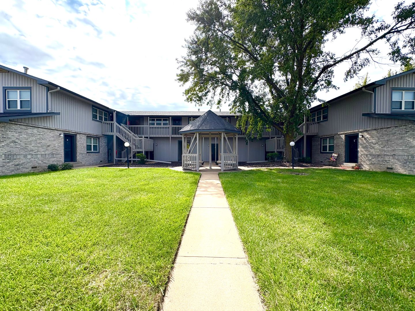 Hutchinson Apartment: 1701 E 24th Ave