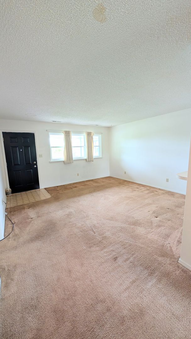 Hutchinson Apartment: 1701 E 24th Ave