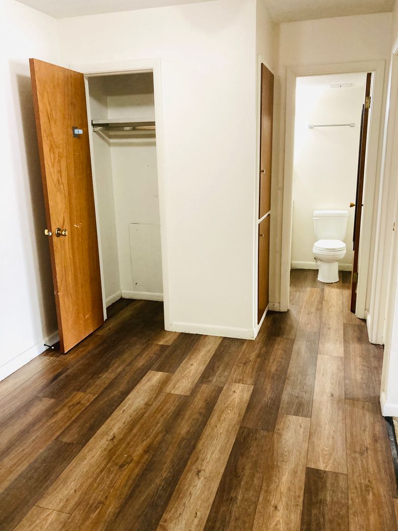 South Hutchinson Apartment: 103 E 7th Ave