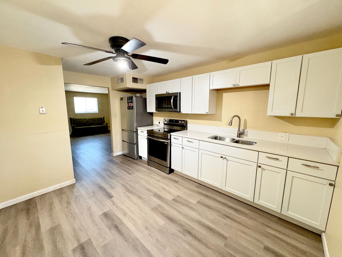 Hutchinson Apartment: 1220 N Washington St