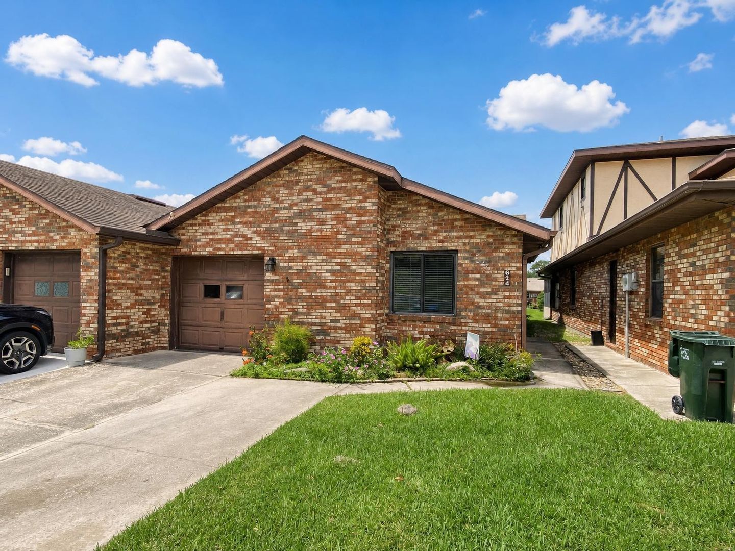 Lakeland House: 614 Lake Carolyn Circle