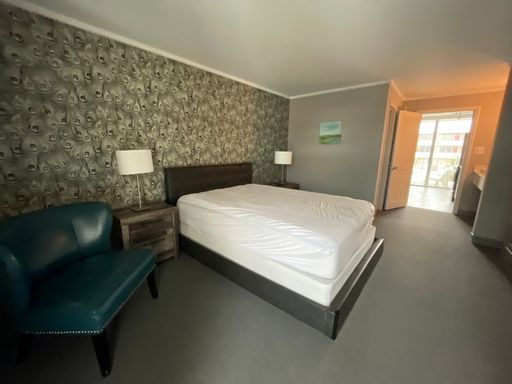 1 bedroom/1 bath furnished luxury apartment on Ocean Blvd – photo 1