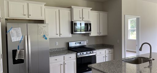 Reduced! New build 3 bedroom/2 bath home in the Parks – photo 1