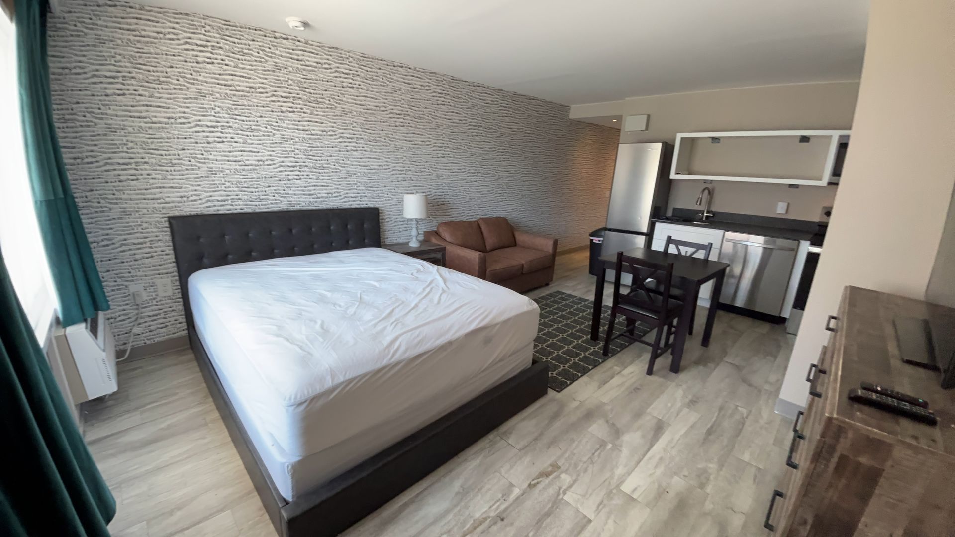 Ocean View Studio unit on Ocean Blvd. 6 of 8