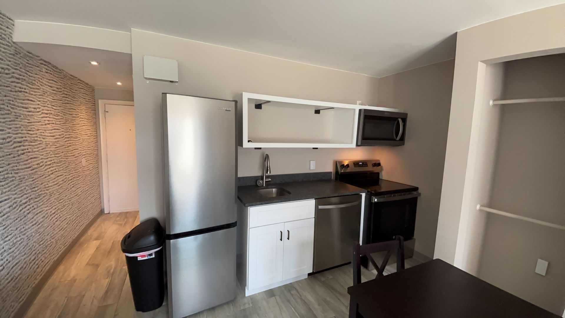 Ocean View Studio unit on Ocean Blvd. 8 of 8