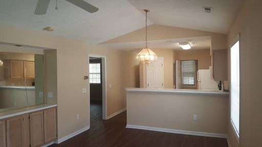 3rd Floor 2 Bedroom in River Oaks – photo 1