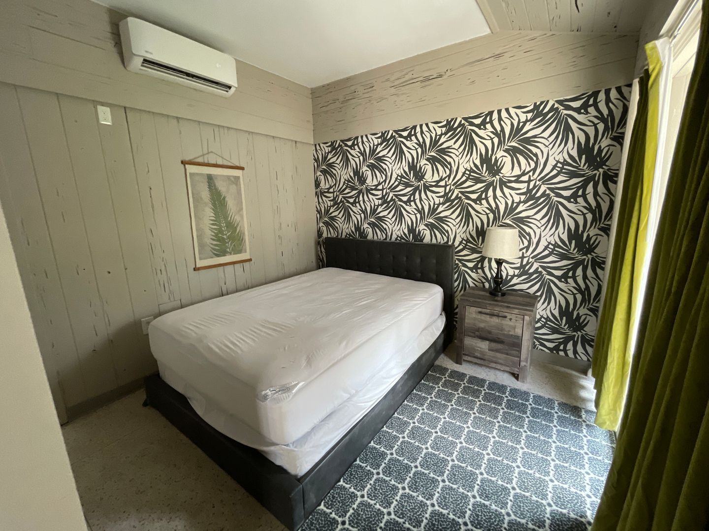 1 Bedroom furnished luxury apartment on Ocean Blvd 7 of 9