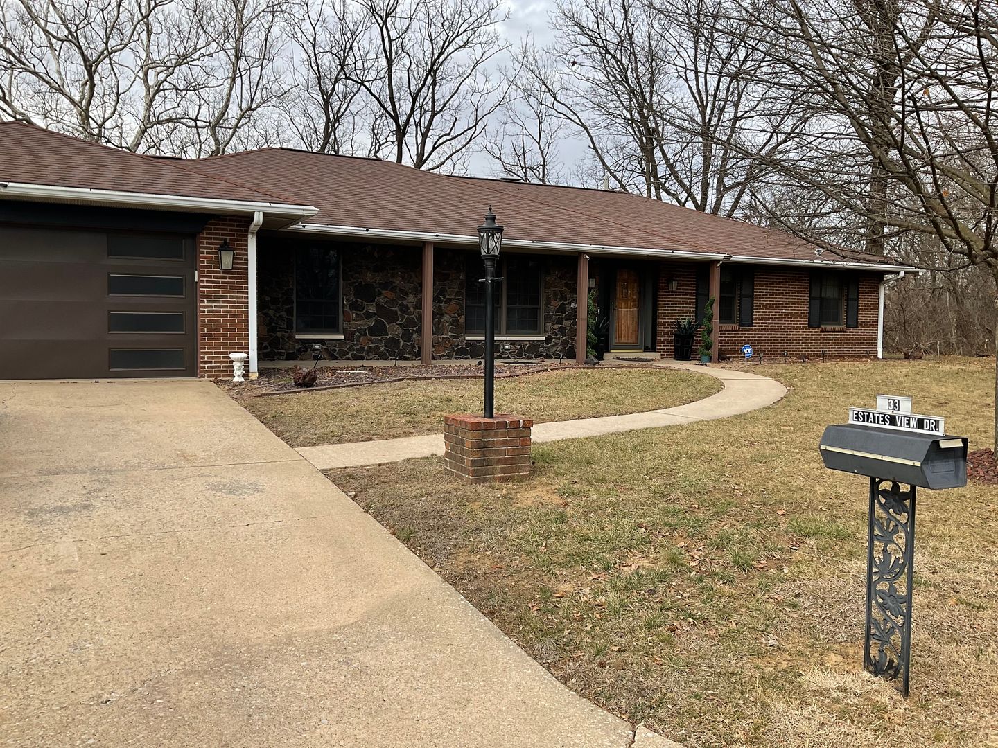 Fairview Heights House: 33 Estates View Drive