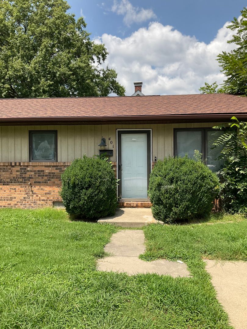 Belleville House: 401 S. 13th Street