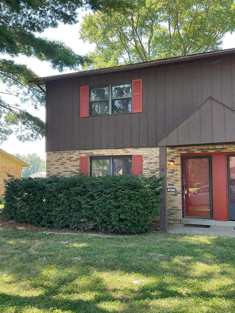 Belleville House: 923 Belle Valley