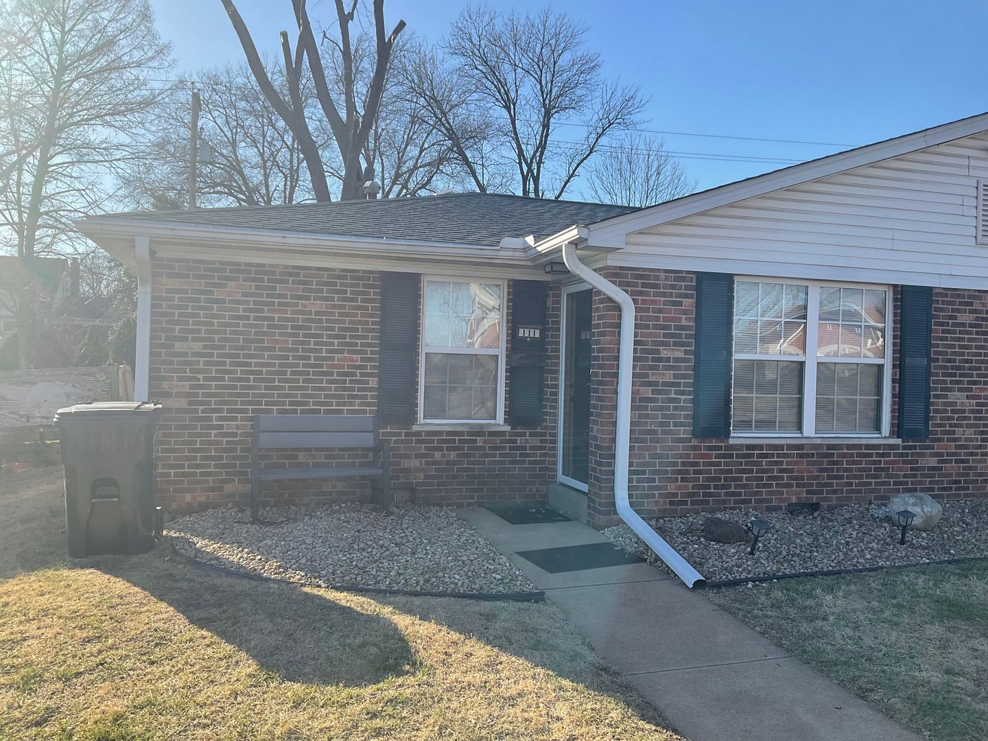 Belleville Apartment: 111 Winthrop