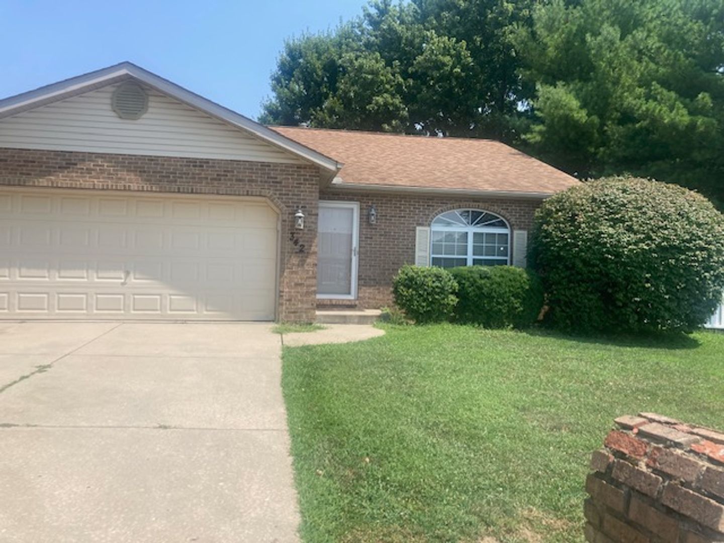 Belleville House: 342 Westline Court
