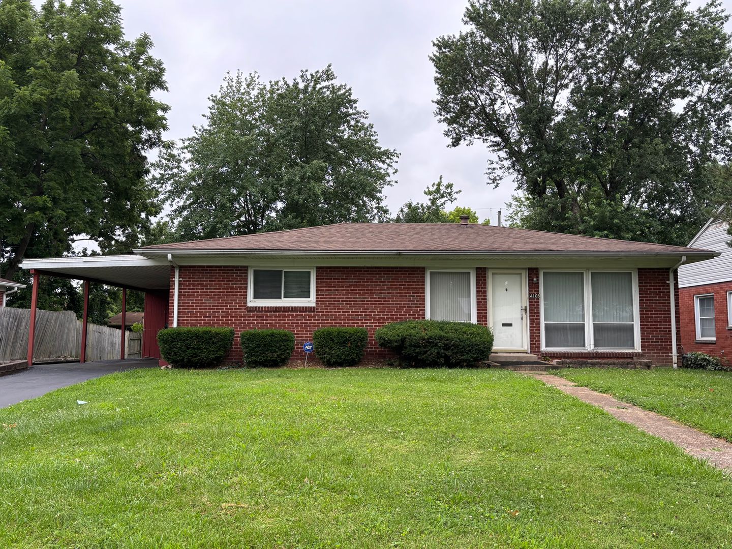 Belleville House: 4108 S Park Drive