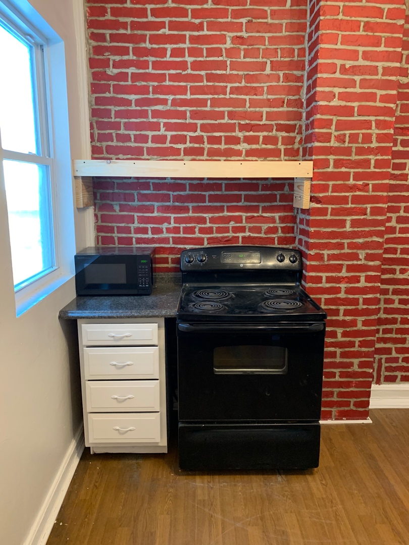 Homestead Apartment: 526 E. 8th Ave