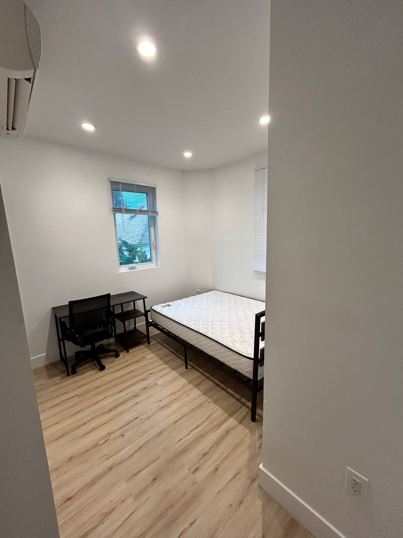 Los Angeles Apartment: 1334 W. 22nd St