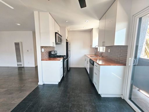 Modern 2BR/1BA Apartment – Private Balcony, Great View & Prime LA Location! – photo 1
