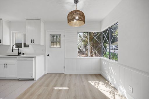 $2,695/month | Large Lower 2 Bed / 1 Bath | Private Patio | In-Unit Washer & Dryer | A/C | Parking Available – photo 1