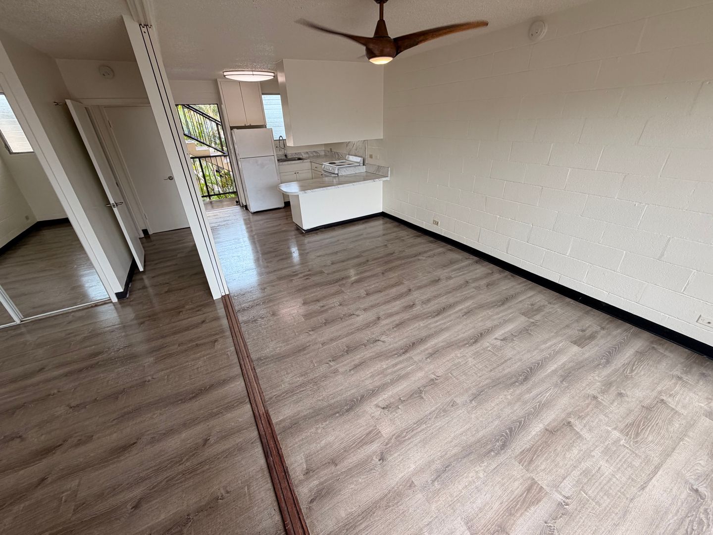 Kailua Apartment: 104 Kihapai St.