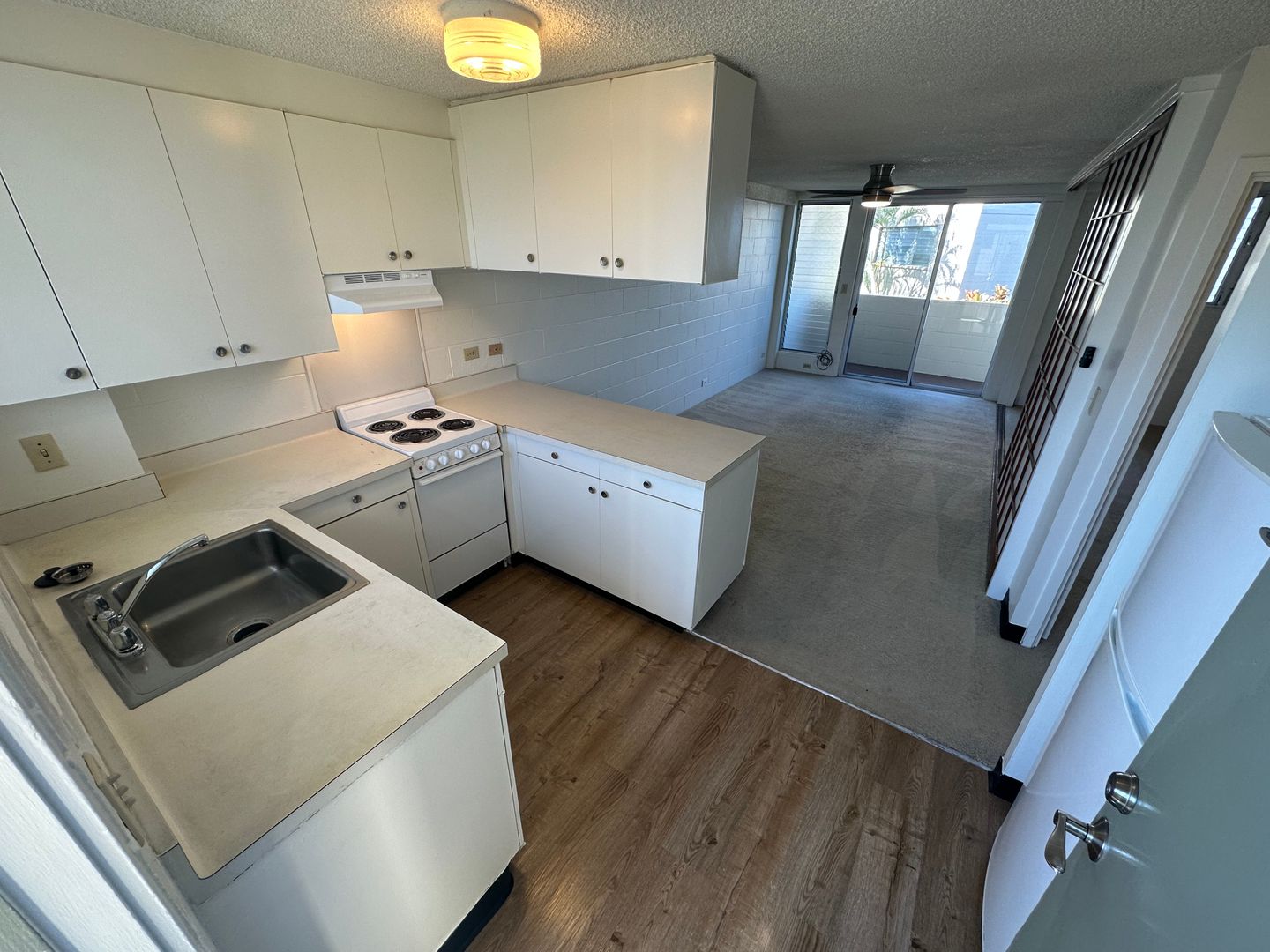 Kailua Apartment: 82 Kihapai St