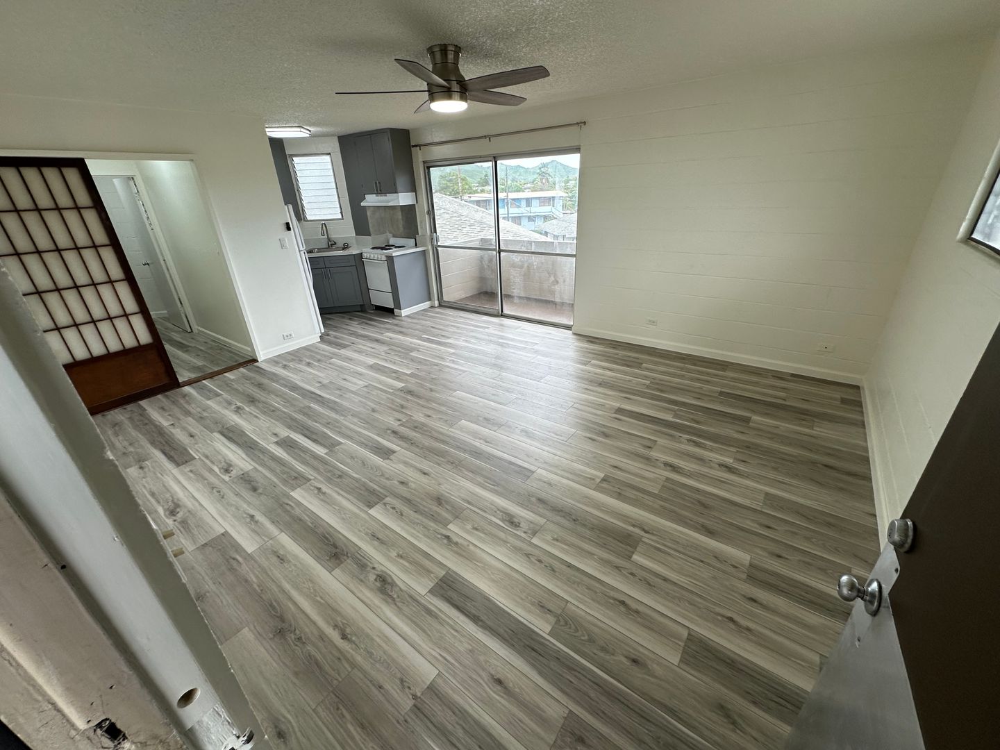 Kailua Apartment: 104 Kihapai St.