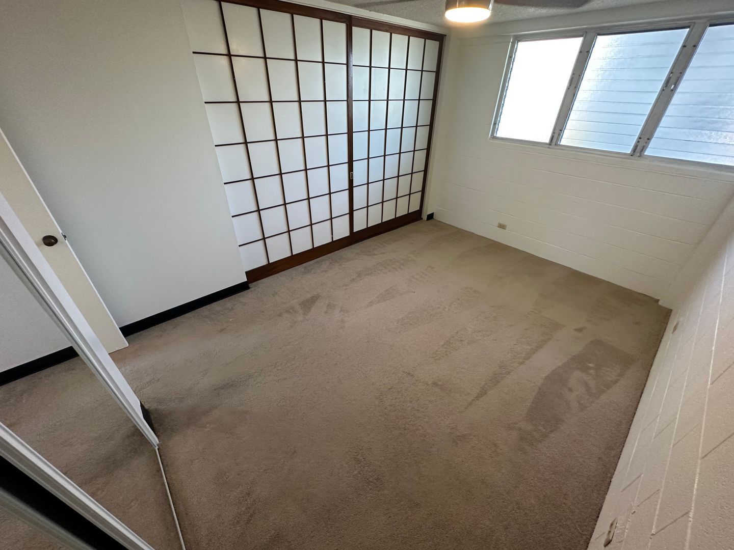 Kailua Apartment: 82 Kihapai St