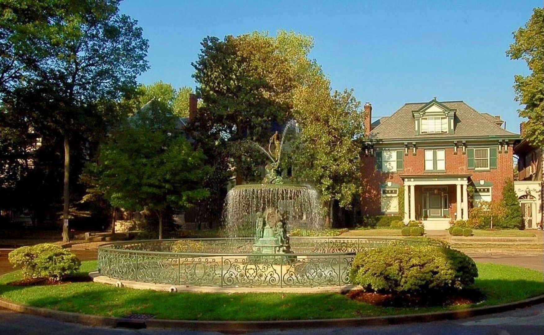 Louisville Apartment: 1432 St James Ct