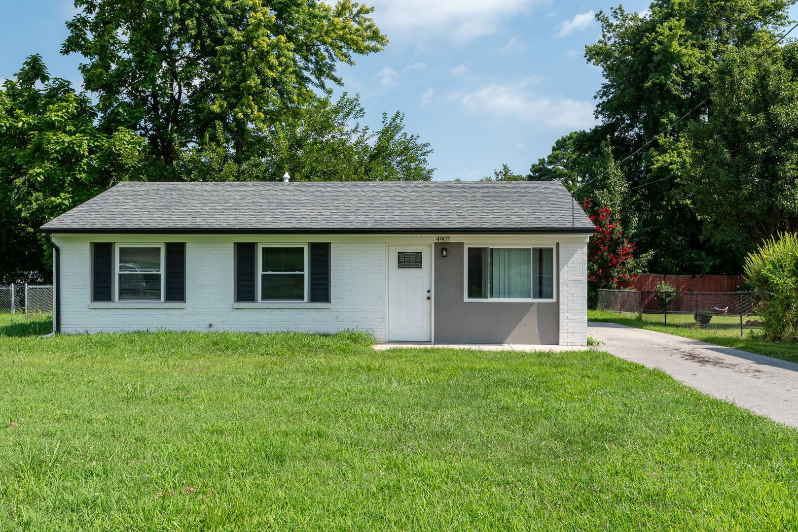 Louisville House: 4907 Rosalind ct
