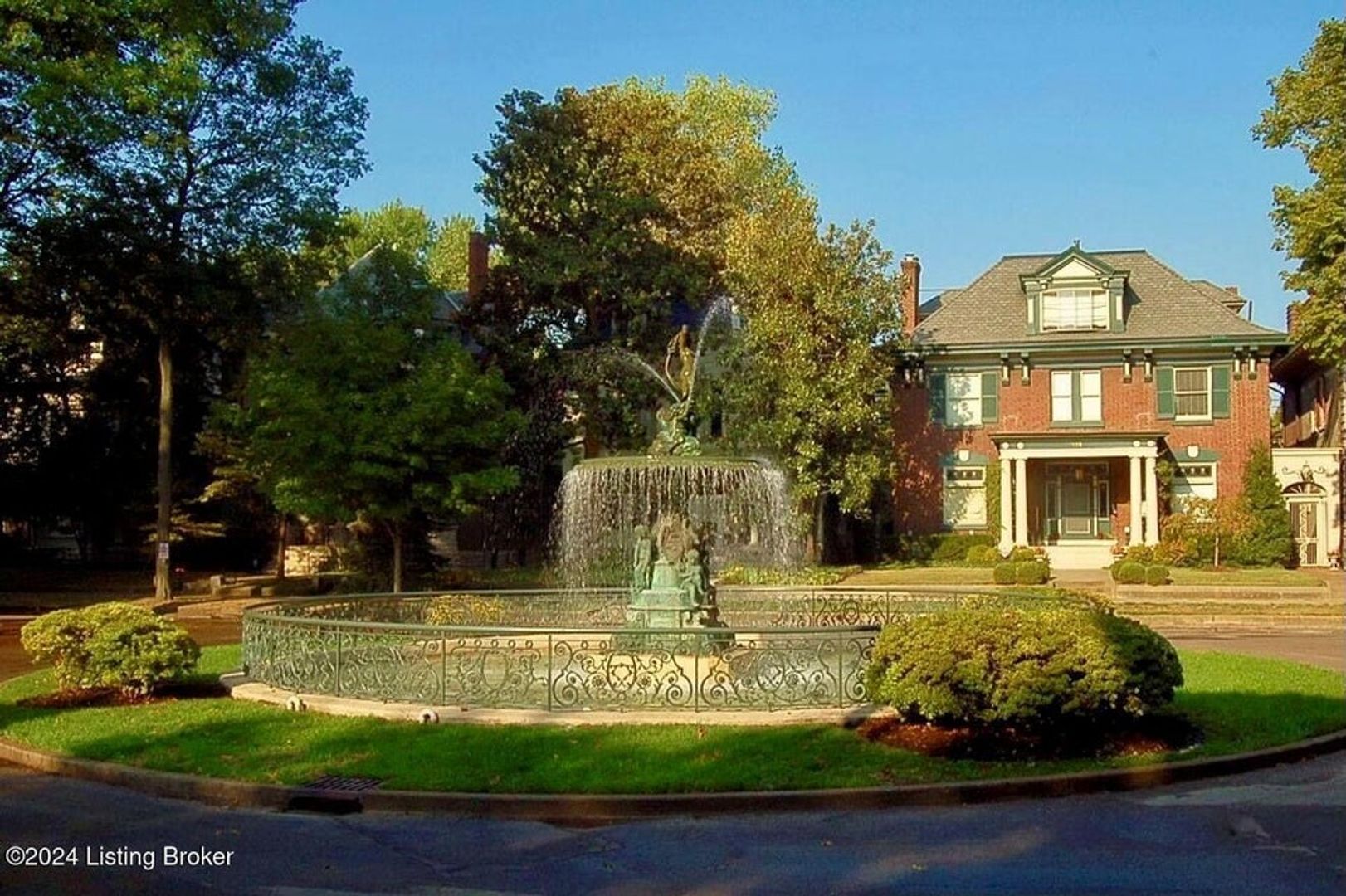 Louisville Apartment: 1432 St James Ct