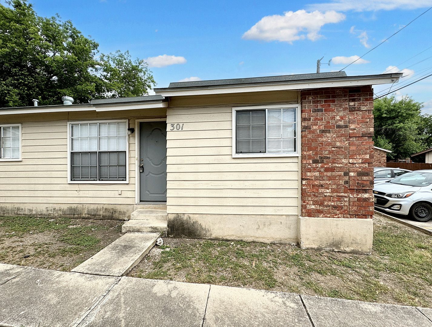 San Antonio Apartment: 844 E Sunshine Dr. #301