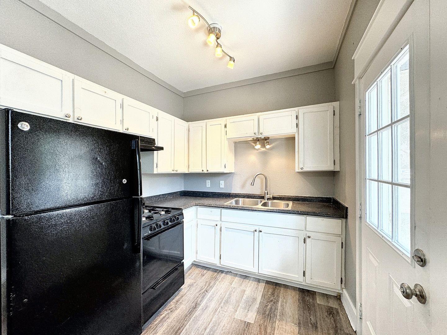 Charming One Bedroom Home In Prospect Hill 9 of 11