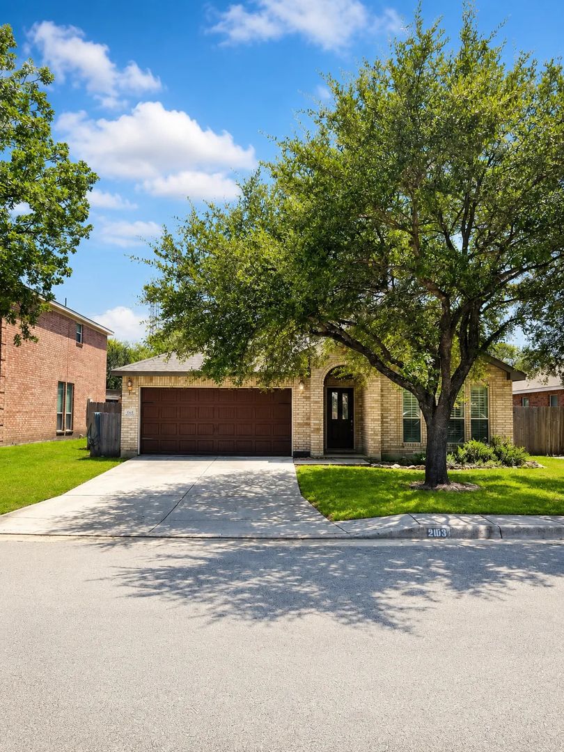 San Antonio House: 2103 Preakness Lane