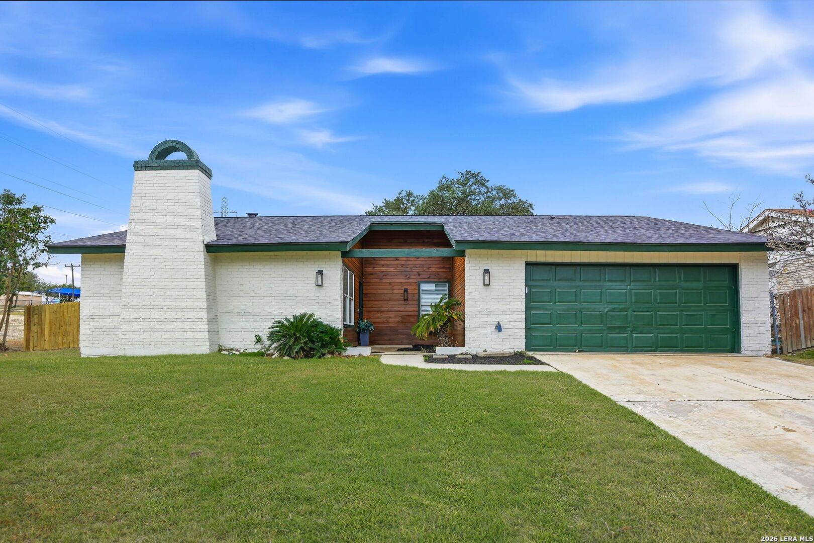 Universal City House: 13403 Centerbrook