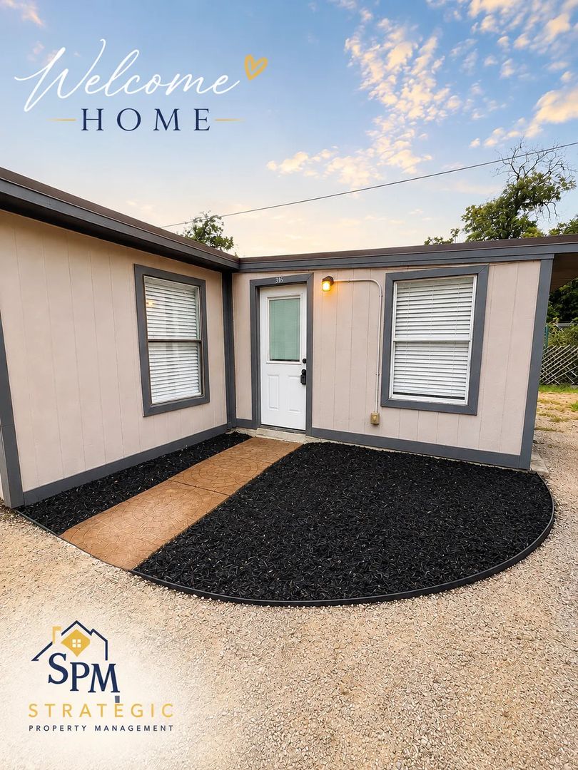 San Antonio Multiplex: 319 Harding Place #2