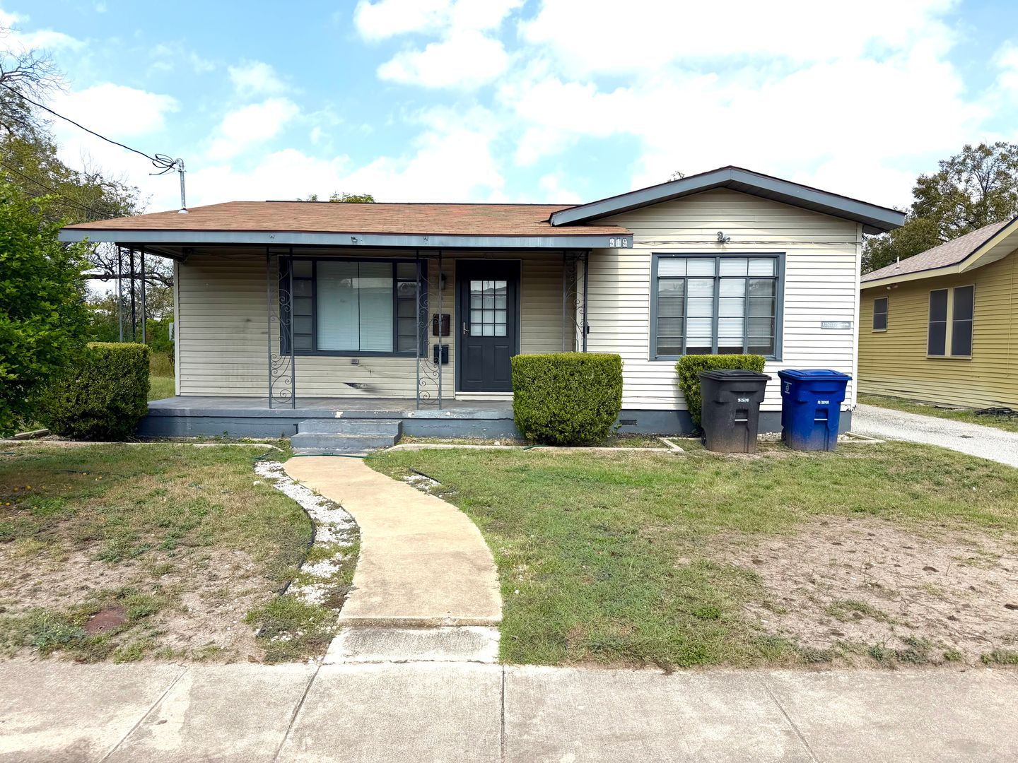 San Antonio Apartment: 319 Harding Place