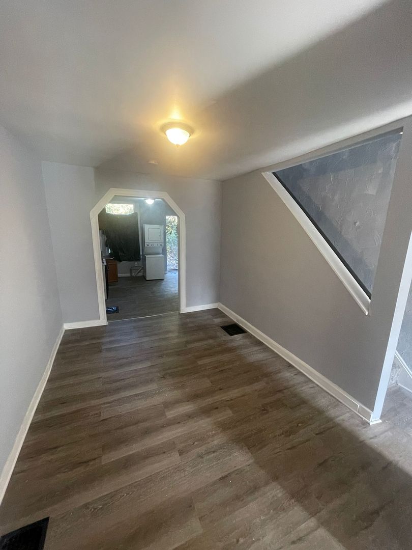 Baltimore House: 2410 W Baltimore Street