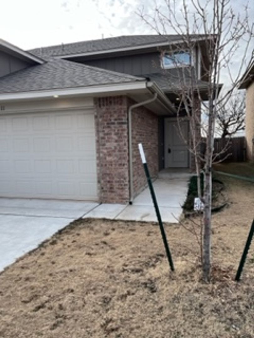 Moore House: 230 SW 34th St., Unit 411