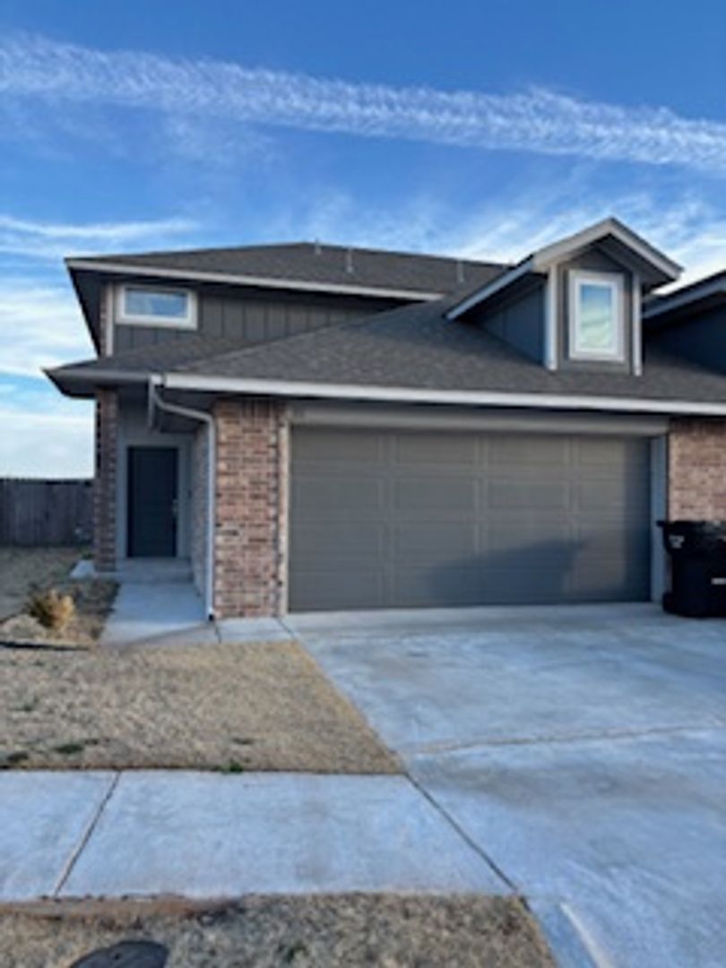 Moore House: 3900 Central Park Drive # 111