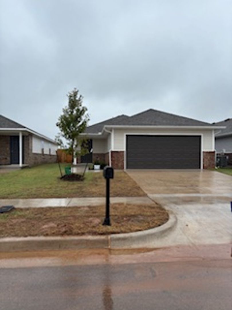 Moore House: 2120 SE 90th St